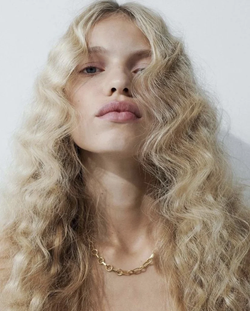 model with blonde wavy coloured hair