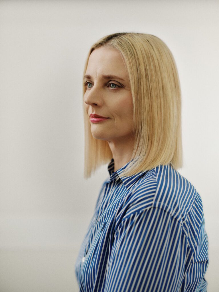 Side profile of an Epic client with a sleek blonde lob